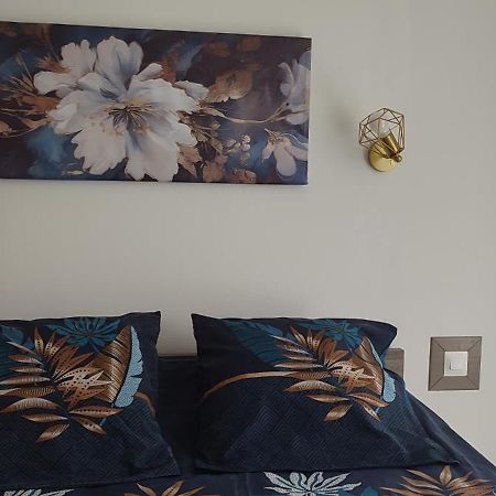 Maison T2 Avec Petit Jardin Dans Impasse Calme Baillargues Luaran gambar
