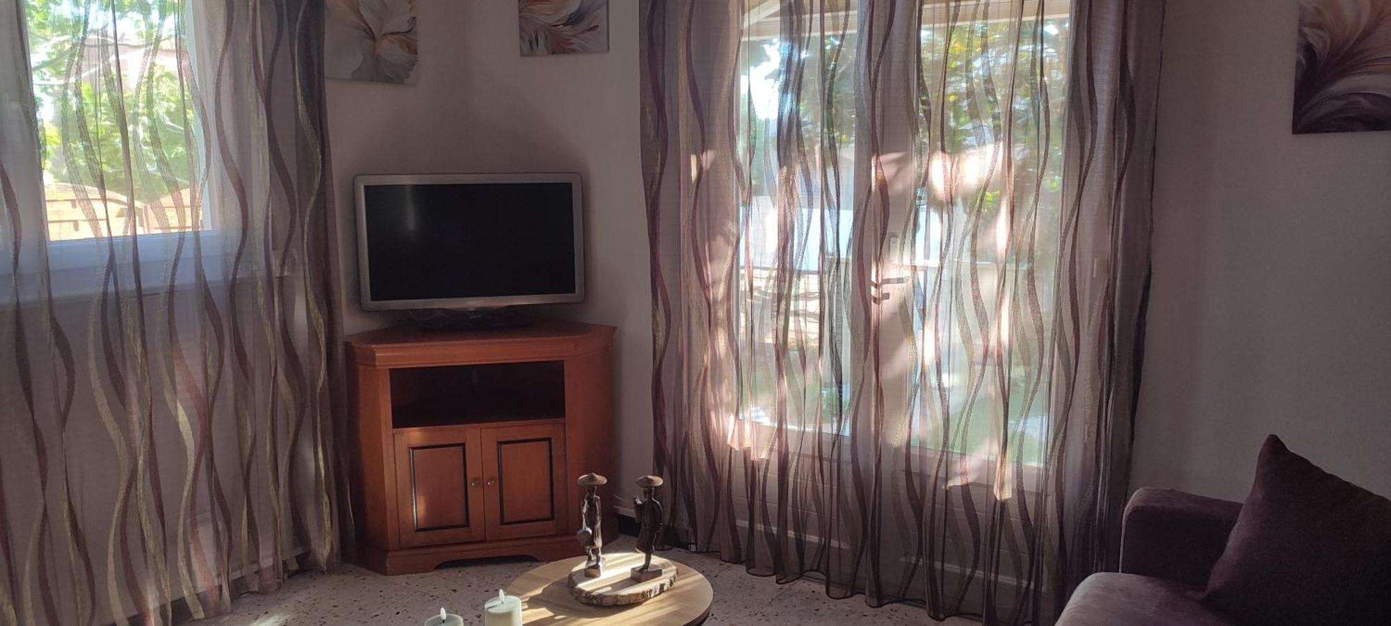 Maison T2 Avec Petit Jardin Dans Impasse Calme Baillargues Luaran gambar
