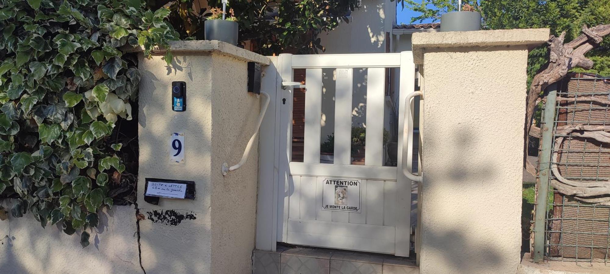 Maison T2 Avec Petit Jardin Dans Impasse Calme Baillargues Luaran gambar