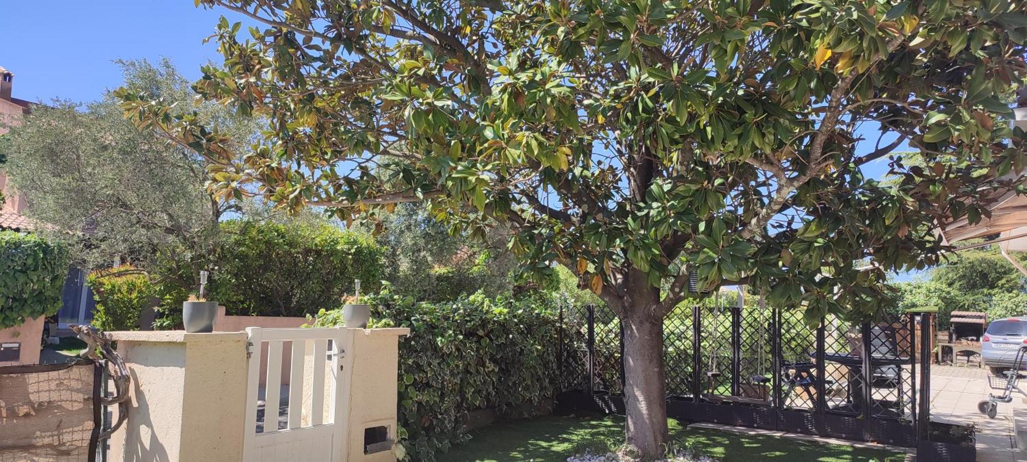 Maison T2 Avec Petit Jardin Dans Impasse Calme Baillargues Luaran gambar