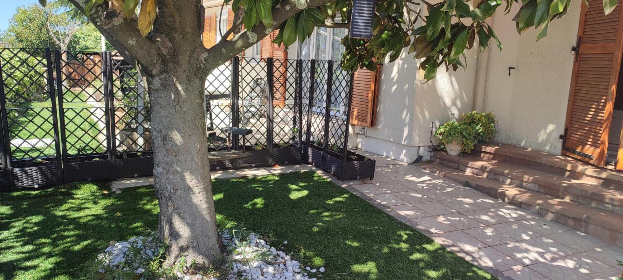 Maison T2 Avec Petit Jardin Dans Impasse Calme Baillargues Luaran gambar